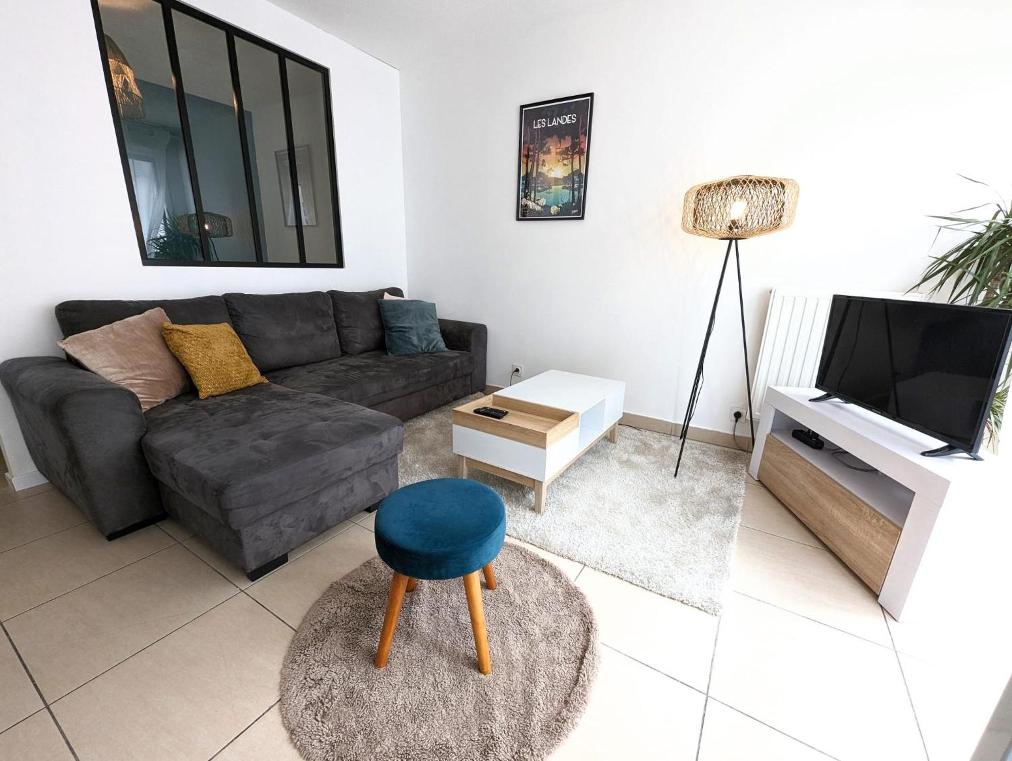 Vitrail Yourhosthelper Apartment *